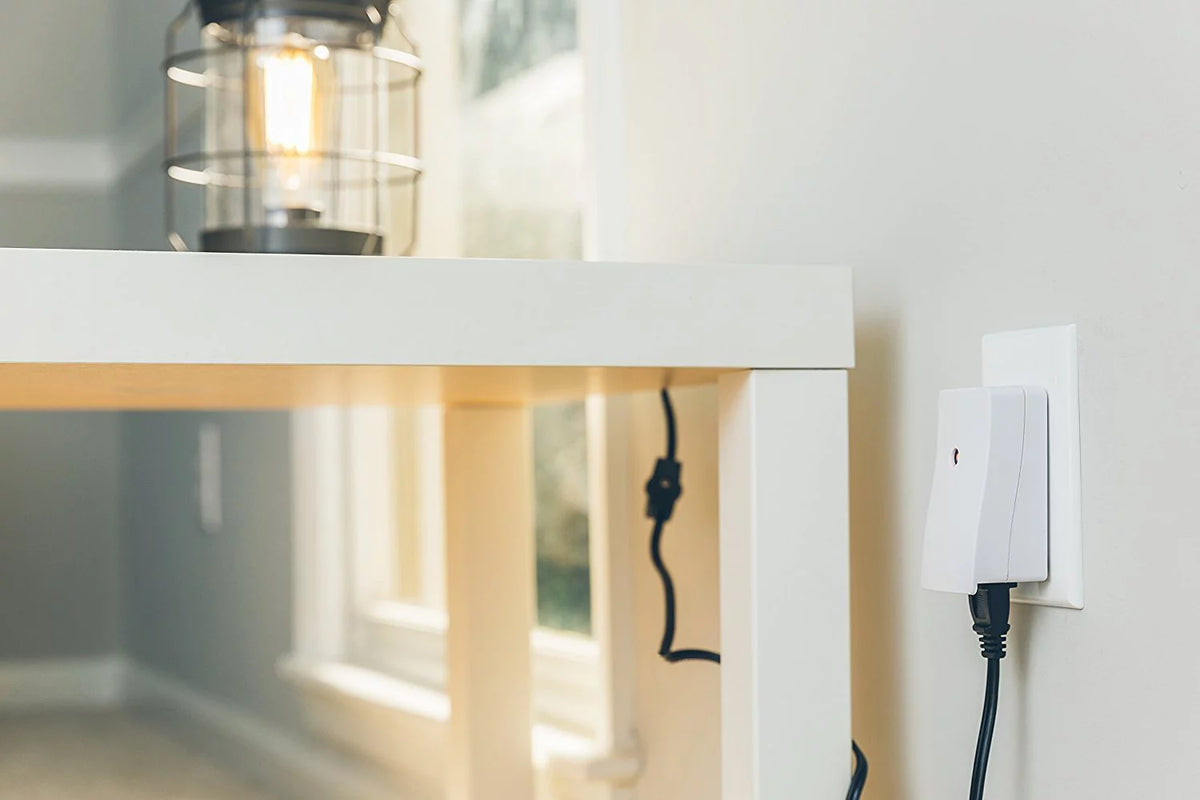 White Indoor Wireless Remote Control with 3 Outlets I553
