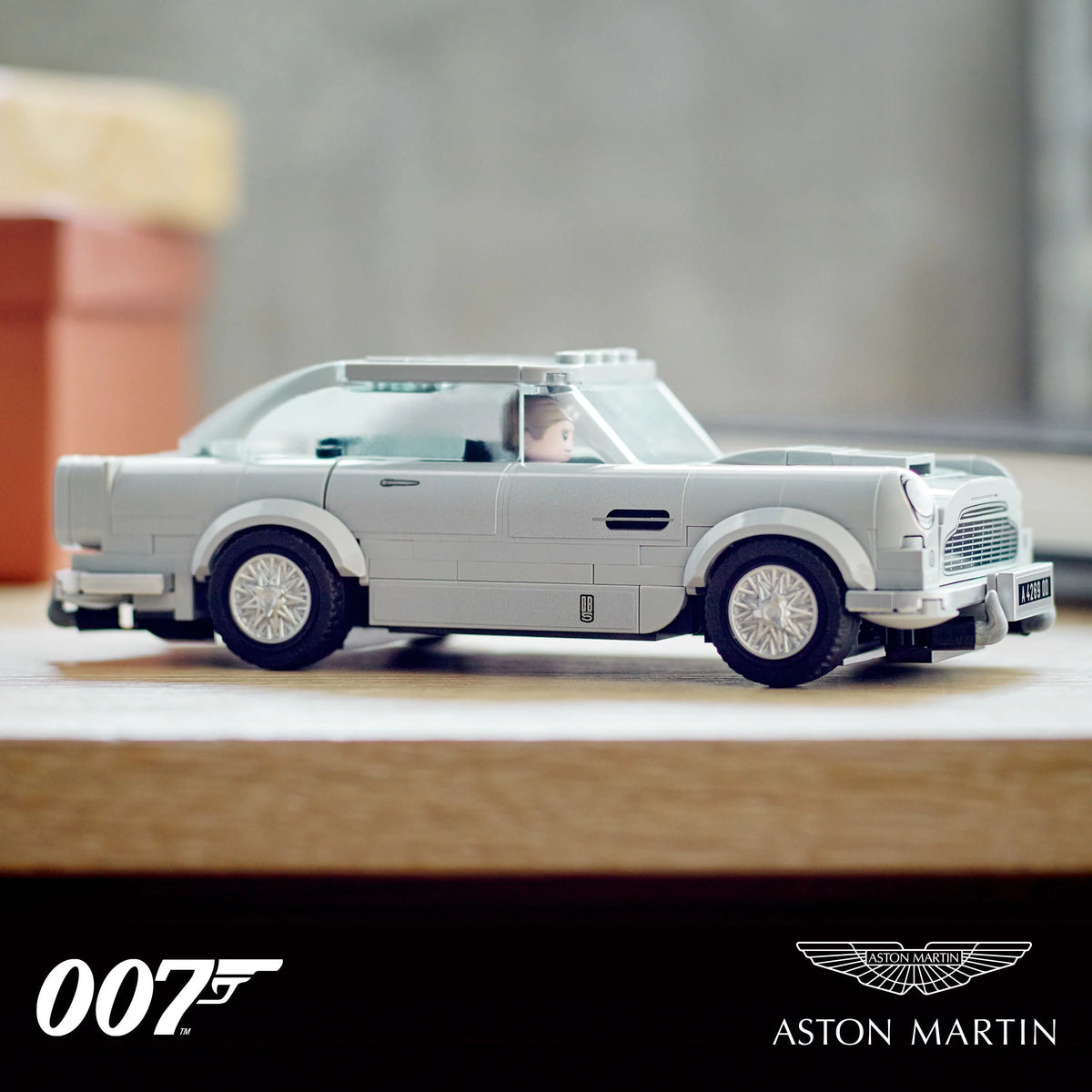 Building Toy Set with Car Model and Minifigure Z243