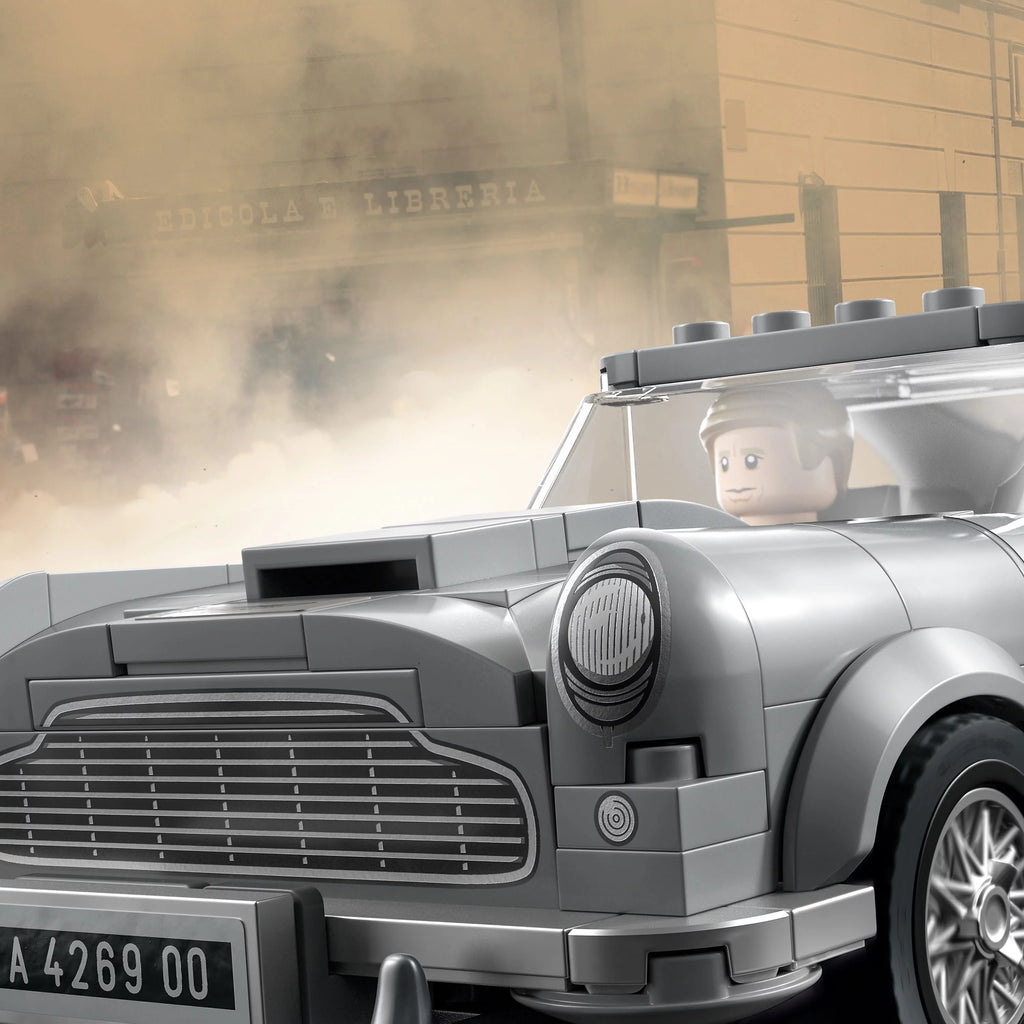 Building Toy Set with Car Model and Minifigure Z243