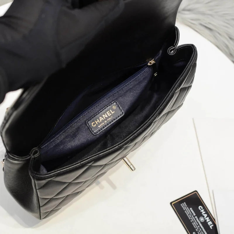 Flap Bag With Large Bi-Color Chain O25782