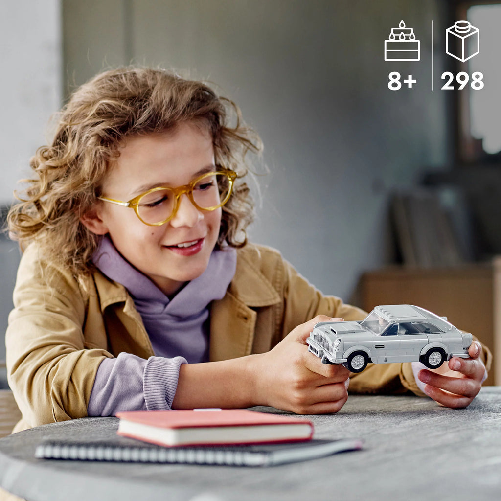 Building Toy Set with Car Model and Minifigure Z243