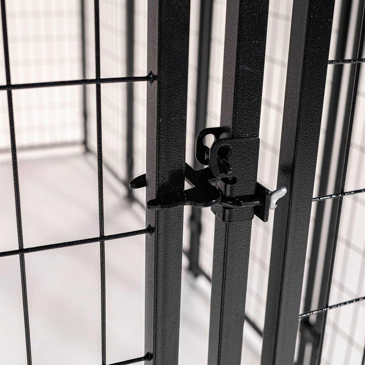 Dog Kennel H382