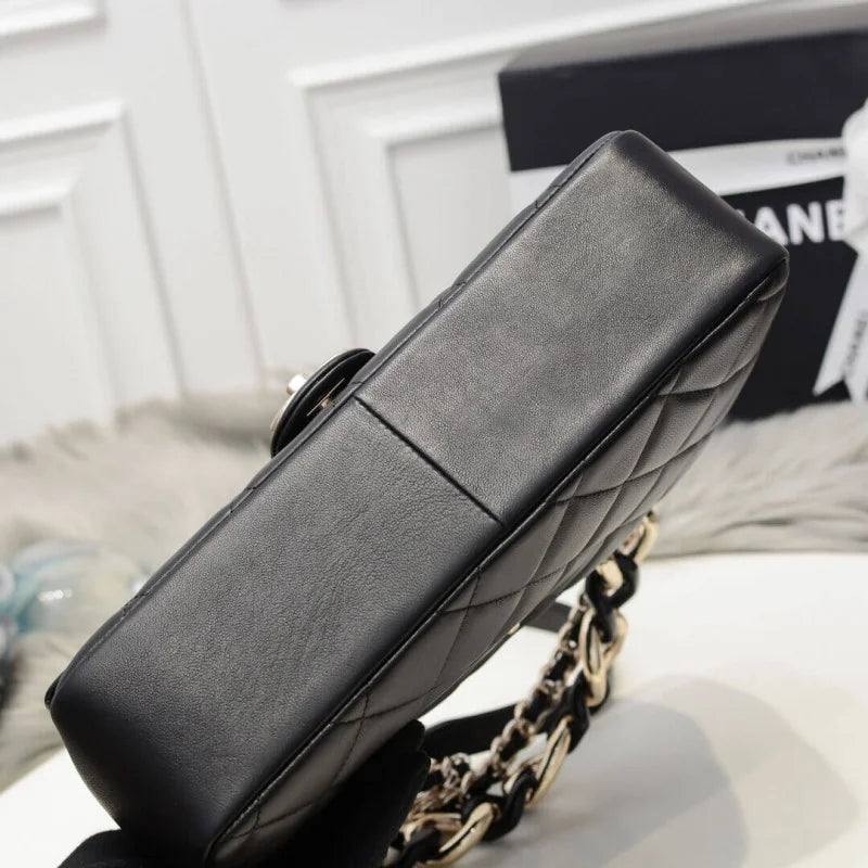 Flap Bag With Large Bi-Color Chain O25782
