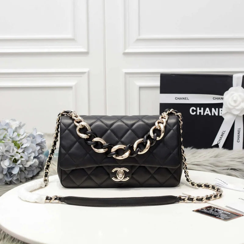 Flap Bag With Large Bi-Color Chain O25782