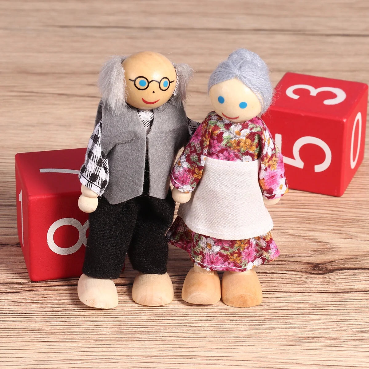 7 Pieces Wooden Dollhouse Family Set Mini People Figures N27450