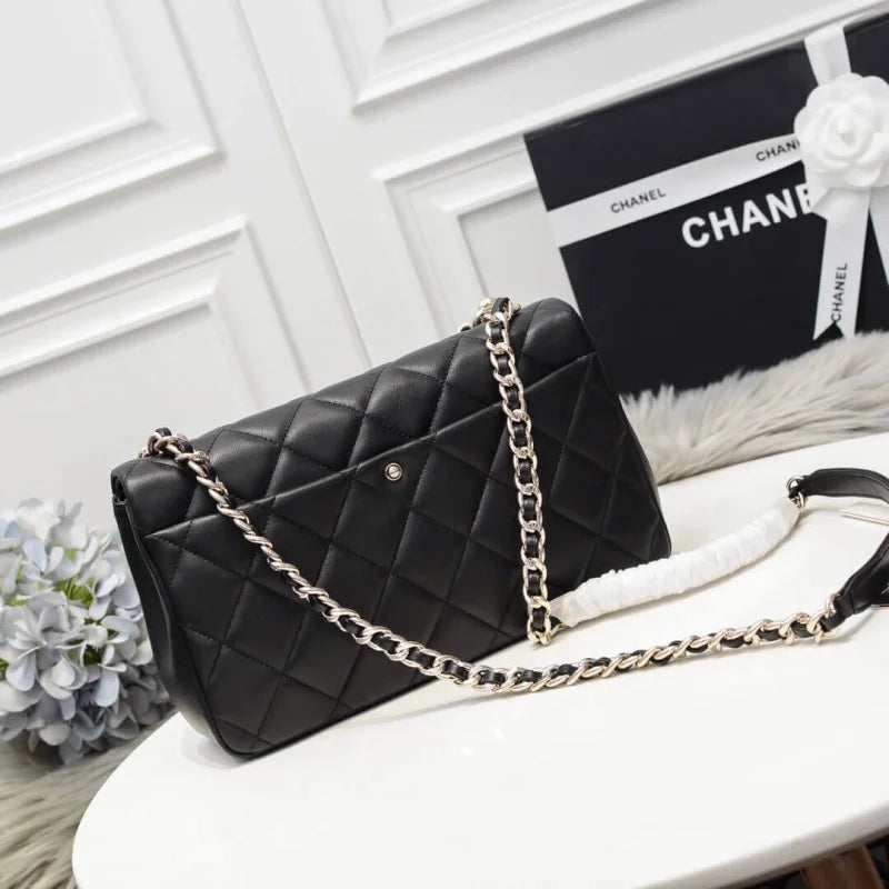 Flap Bag With Large Bi-Color Chain O25782