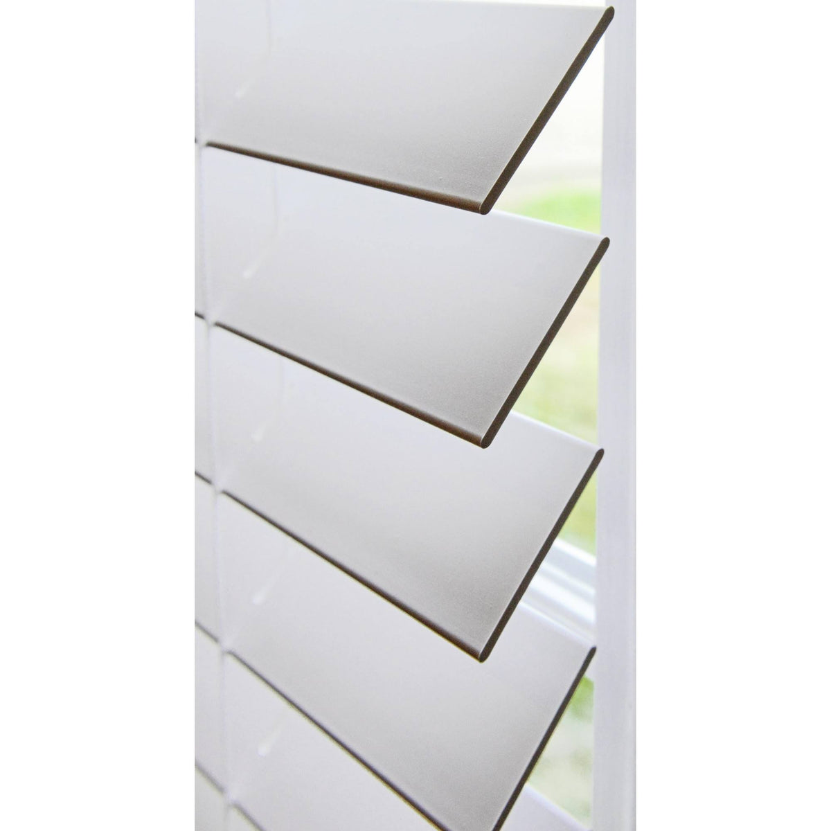 White Cordless Faux Wood Blind X71626