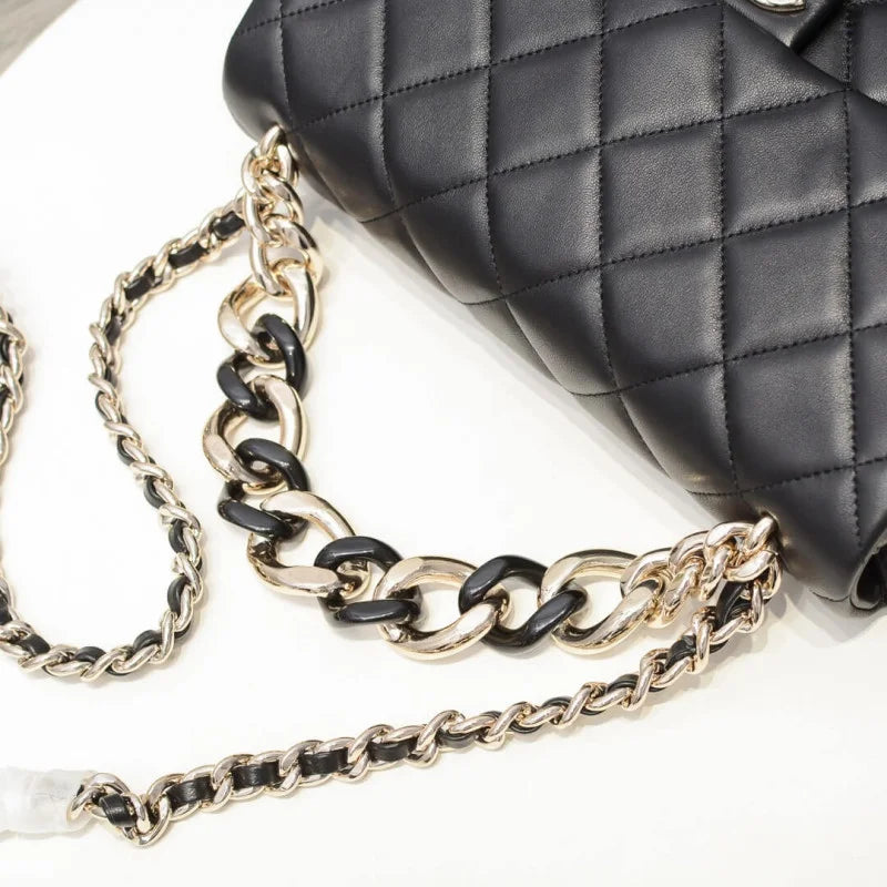 Flap Bag With Large Bi-Color Chain O25782