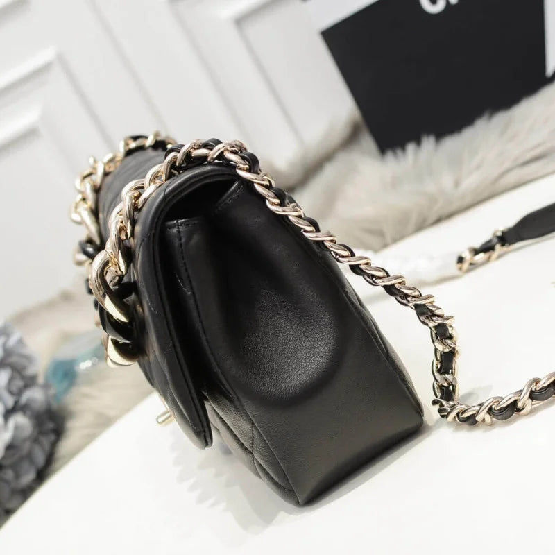 Flap Bag With Large Bi-Color Chain O25782